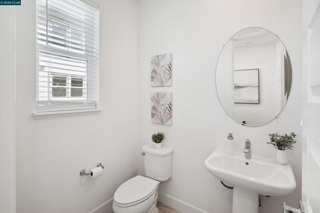 92 Zenith Cmn, Fremont CA: https://media.crmls.org/mediaz/25099a5e-445a-4de1-8169-27fab9811969.jpg