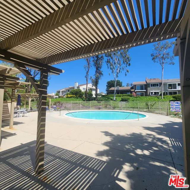 32134 Beachlake Lane, Westlake Village CA: https://media.crmls.org/mediaz/2509e202-a4f3-4292-9065-f262a543809a.jpg