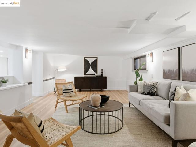 3274 Encinal Ave, Alameda CA: https://media.crmls.org/mediaz/2509fbd4-20f1-4dea-8e03-86dd4360d409.jpg