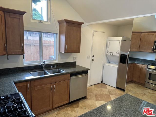 2454 Penmar, Venice CA: https://media.crmls.org/mediaz/250a38ae-d1f4-4f33-b3f5-415e2bca5d9a.jpg