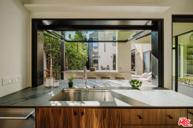 3440 Cattaraugus Avenue, Culver City CA: https://media.crmls.org/mediaz/250a5712-da2f-479c-8a06-76210a0391fb.jpg