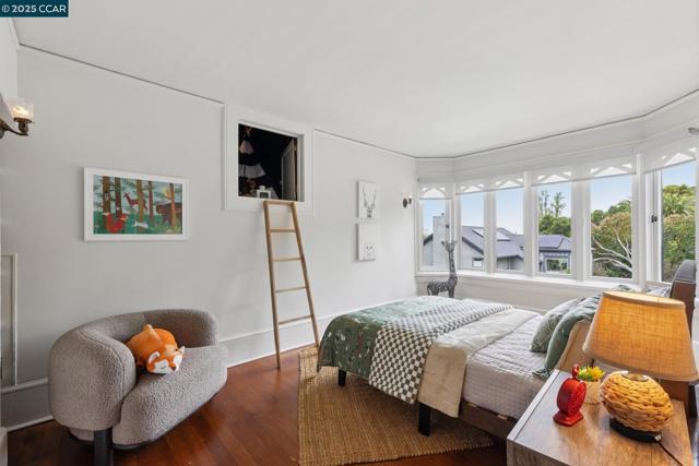 91 Tunnel Rd, Berkeley CA: https://media.crmls.org/mediaz/250acc93-ba43-4d58-8e5e-7d9378b863f2.jpg