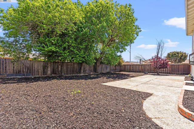37807 Lobelia Dr, Newark CA: https://media.crmls.org/mediaz/250ae242-3e30-455b-b2a1-4523eca745d7.jpg
