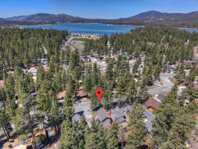387 Wren Drive, Big Bear CA: https://media.crmls.org/mediaz/250b2605-bc26-452a-a722-78cfb5bf22a5.jpg