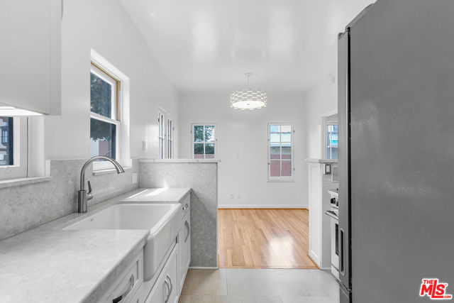 1557 S Genesee Avenue, Los Angeles CA: https://media.crmls.org/mediaz/250be5d5-35e1-417a-a642-dc089bcb9e16.jpg