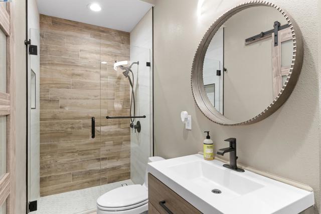 674 Corona Dr, Pacifica CA: https://media.crmls.org/mediaz/250be990-7a89-4b57-9ad2-af86fef11a10.jpg