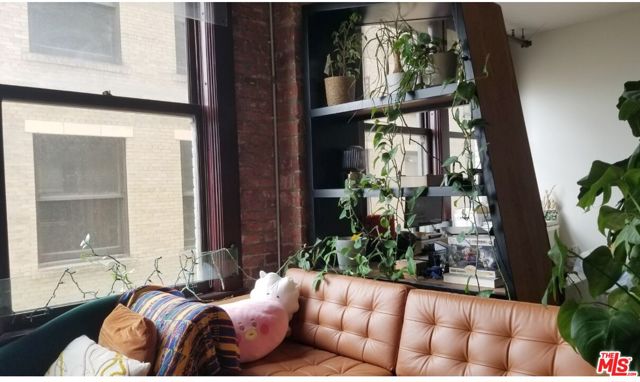460 S Spring Street, Los Angeles CA: https://media.crmls.org/mediaz/250c0adc-e752-4b79-87cb-9dc928bf600e.jpg