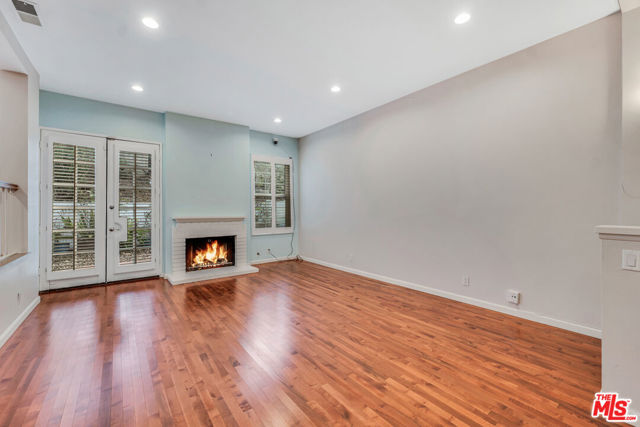 20950 Oxnard Street, Woodland Hills CA: https://media.crmls.org/mediaz/250c1e1a-a3d9-4bb2-b4fc-2ea5d99a3451.jpg