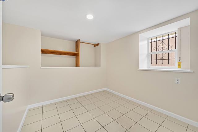 931 E 23Rd St, Oakland CA: https://media.crmls.org/mediaz/250c53d1-c41c-4a9b-9f13-efb86b6eda60.jpg