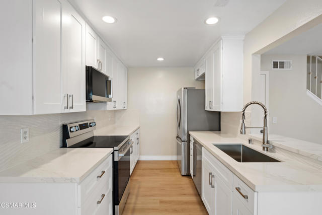 2845 Instone Court, Westlake Village CA: https://media.crmls.org/mediaz/250c581c-7cbc-43d1-b0b4-34f4c7e9187f.jpg