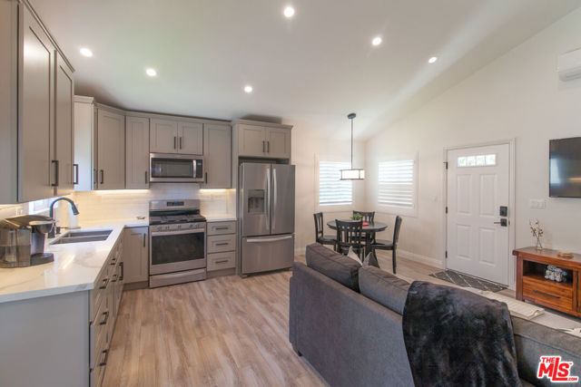 3920 W Clark Avenue, Burbank CA: https://media.crmls.org/mediaz/250c8f0f-5999-4351-8005-1978db03fdcc.jpg