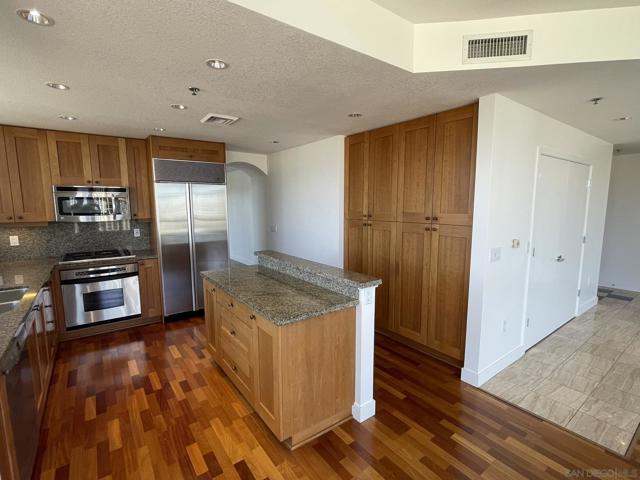 700 W Harbor, San Diego CA: https://media.crmls.org/mediaz/250cd1b6-91a1-4702-a34c-1cd338a10e0a.jpg