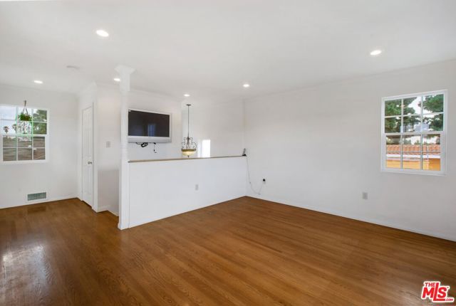 3408 W Martin Luther King Jr Boulevard, Los Angeles CA: https://media.crmls.org/mediaz/250cfb7b-588c-4b8b-bb98-4ae442eaa11a.jpg