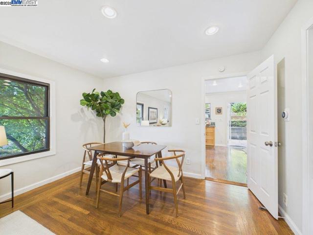 4418 Virginia Ave, Oakland CA: https://media.crmls.org/mediaz/250cfffb-82f6-49c0-bc70-cd63e69455d6.jpg