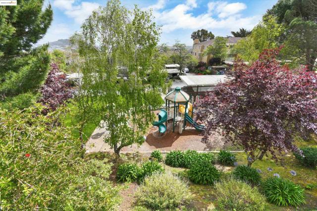 805 Red Leaf Court, San Francisco CA: https://media.crmls.org/mediaz/250d1e36-cd64-420b-98bb-7a80f7c0add3.jpg