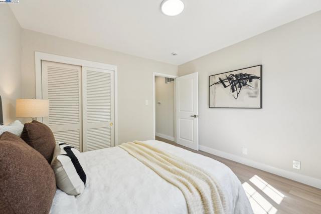 431 Alameda De Las Pulgas, Redwood City CA: https://media.crmls.org/mediaz/250d4dc4-2285-4c0a-ba87-cd5716a107ec.jpg