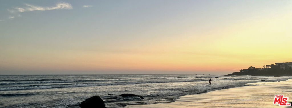 https://media.crmls.org/mediaz/250d5281-ef44-4deb-bc33-7a69e621b9c7.jpg?preset=X-Large