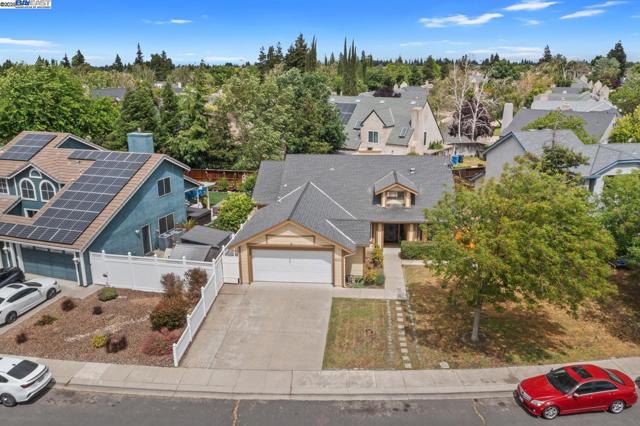 1023 Snowgoose Ln, Manteca CA: https://media.crmls.org/mediaz/250e07ff-a0ad-48aa-a0c1-8ef949a86f16.jpg