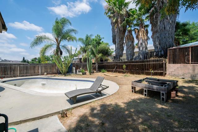 9530 Galston Drive, Santee CA: https://media.crmls.org/mediaz/250e3b08-c577-4978-a2a1-505588055ab6.jpg