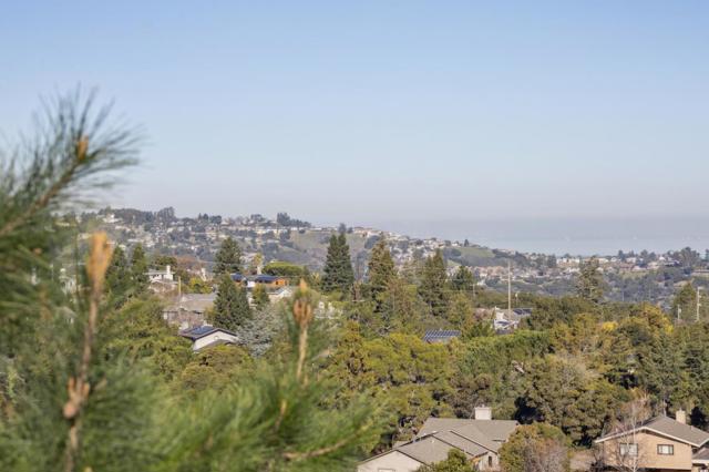 560 California Way, Woodside CA: https://media.crmls.org/mediaz/250e6f65-80df-4f26-bed0-c002b0156be3.jpg