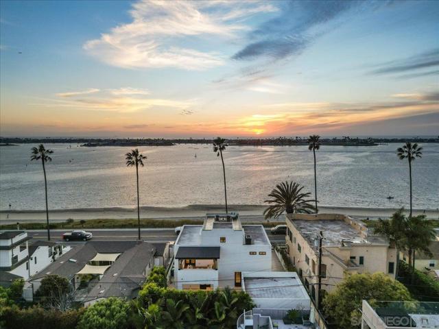 3535 Riviera Drive, San Diego CA: https://media.crmls.org/mediaz/250e8e38-52c6-4933-bf91-ce383baf3837.jpg