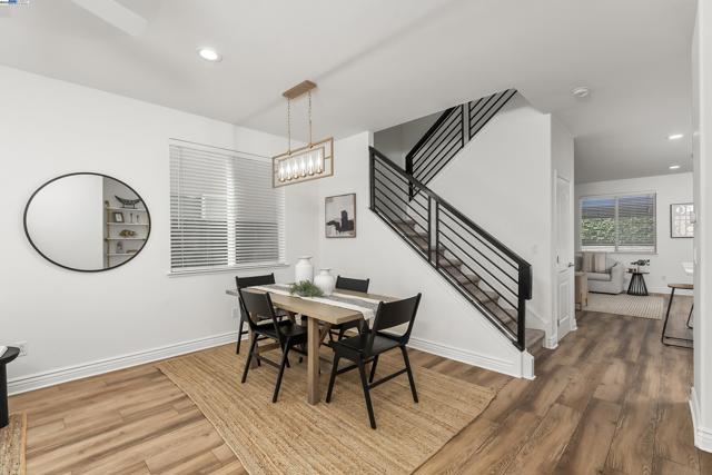 309 Aspen Ct, Roseville CA: https://media.crmls.org/mediaz/250f77b0-05c8-41f3-ae07-abcd618710a2.jpg