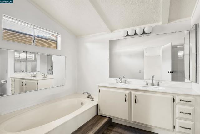 1201 Monument Blvd, Concord CA: https://media.crmls.org/mediaz/25101ab9-90d8-4e2b-95a9-56812b60f806.jpg