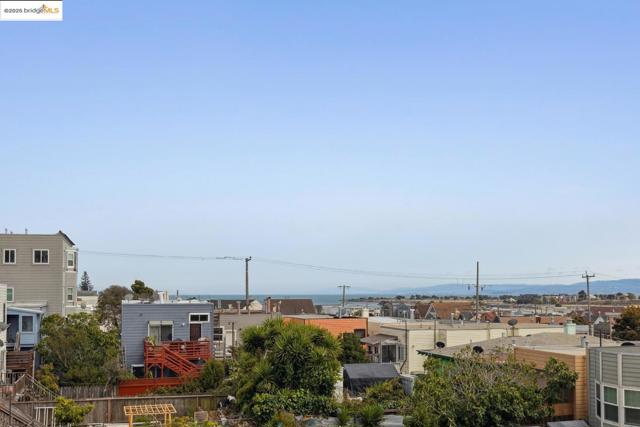 1537 Revere AVE, San Francisco CA: https://media.crmls.org/mediaz/25108768-db92-4e8e-a873-24815bf82112.jpg