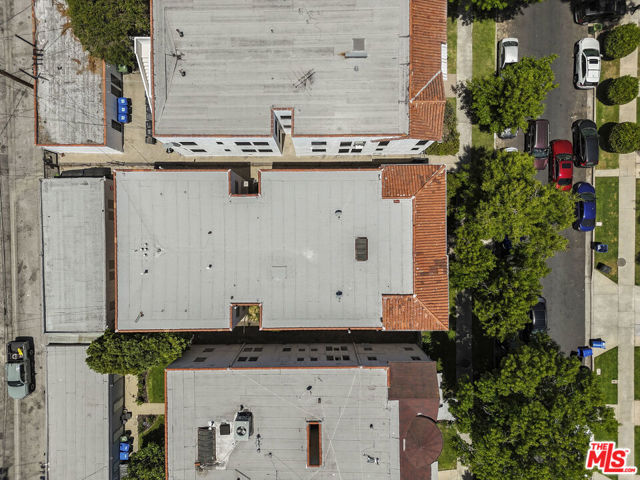 351 N Orange Grove Avenue, Los Angeles CA: https://media.crmls.org/mediaz/2510e414-e786-42cd-8fde-421fe82d7e5b.jpg