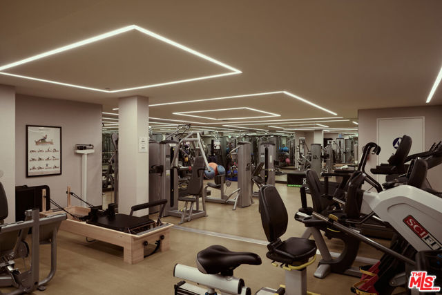 211 S Spalding Drive, Beverly Hills CA: https://media.crmls.org/mediaz/25123b0d-7ca2-48d8-9312-f2fcca9a7f0f.jpg