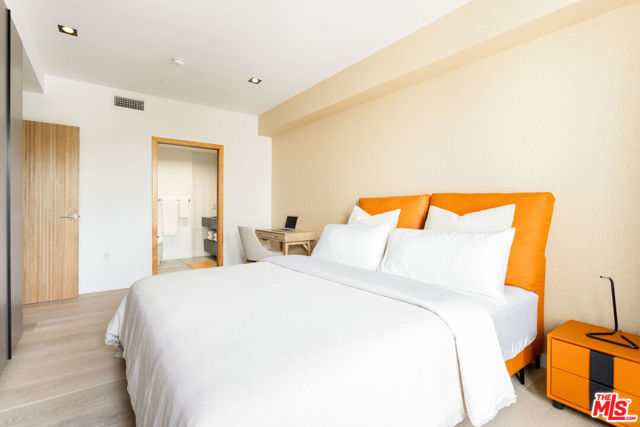 547 N Sweetzer Avenue, West Hollywood CA: https://media.crmls.org/mediaz/25126a50-78d4-44c2-9f34-f4404fdc69c7.jpg
