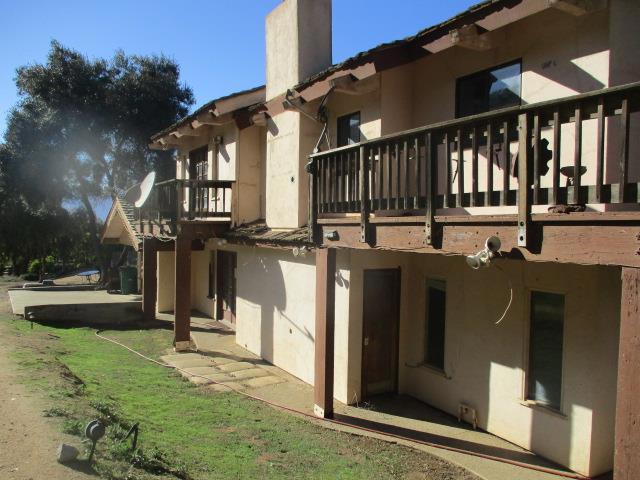 34120 Fabry Road, Soledad CA: https://media.crmls.org/mediaz/25127610-f8bd-4b55-97e5-881065136b43.jpg