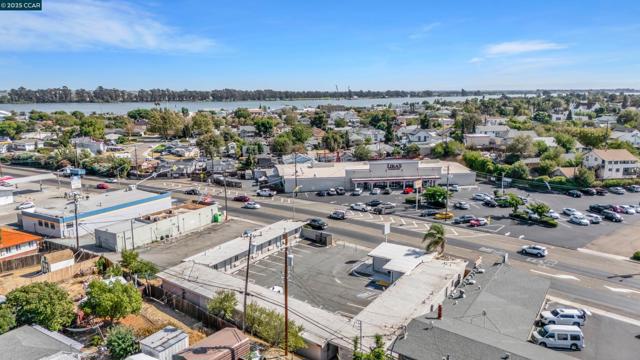 640 State Highway 12, Rio Vista CA: https://media.crmls.org/mediaz/251286d4-1564-4013-94b1-b31355459500.jpg