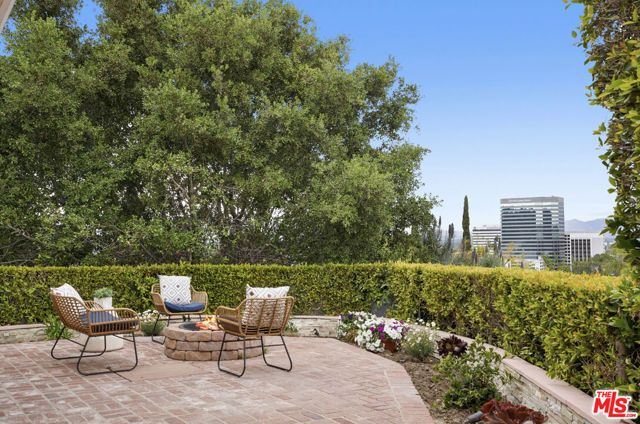 15224 Encanto Drive, Sherman Oaks CA: https://media.crmls.org/mediaz/2512c2e1-0958-4085-9024-b0a08e5799ff.jpg