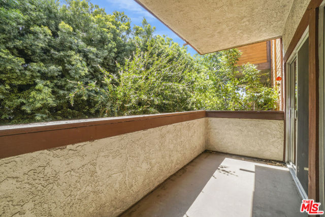 5534 Sylmar Avenue, Sherman Oaks CA: https://media.crmls.org/mediaz/251394f4-cd5f-4160-81ad-7fba62158857.jpg