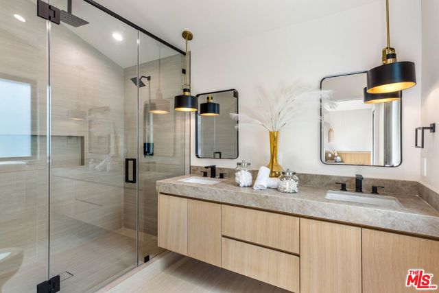5305 Allott Avenue, Sherman Oaks CA: https://media.crmls.org/mediaz/2513a2a2-74d0-4d21-b278-1ee2e2d9855d.jpg