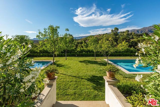 10999 Ojai Santa Paula Road, Ojai CA: https://media.crmls.org/mediaz/2514d769-d8de-4c11-921d-43f9feb68a2d.jpg