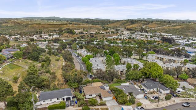 310 Bluff Wy, Oceanside CA: https://media.crmls.org/mediaz/2515030b-e84e-4d6c-835a-57a3cef48a65.jpg