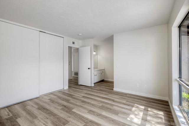 242 Eveningside Gln, Escondido CA: https://media.crmls.org/mediaz/2515134c-f612-4e2b-9cba-ad422a83e0c4.jpg