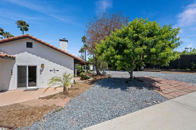 869 Eugenie Avenue, Encinitas CA: https://media.crmls.org/mediaz/25152700-8d4f-4b91-8dfd-6cbfa18081c0.jpg