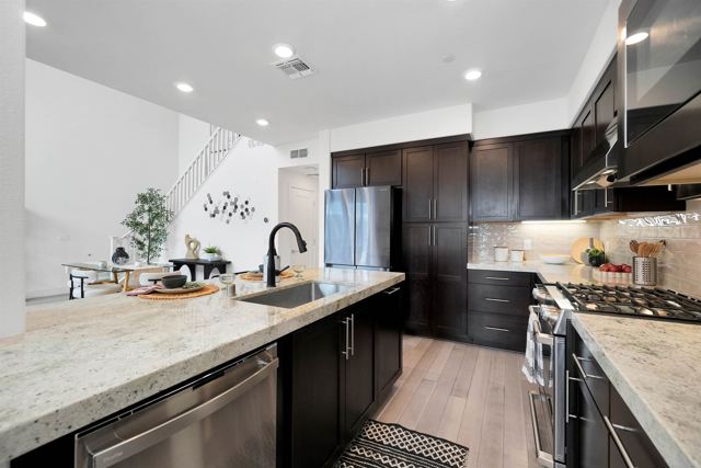 45039 Insight St, Fremont CA: https://media.crmls.org/mediaz/25159d47-eec5-4fa3-9ce0-eea4aaad85d6.jpg