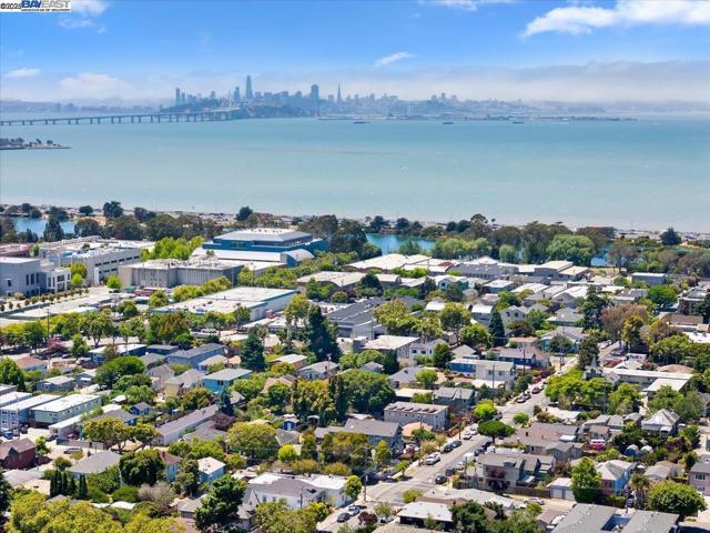 917 Channing Way, Berkeley CA: https://media.crmls.org/mediaz/2515a9e5-2c1f-4dd1-9b62-d1e9b1adaea4.jpg