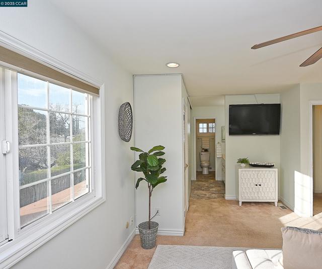 1677 6Th St, Concord CA: https://media.crmls.org/mediaz/25161d97-3fd9-48d5-84c6-3ea667c1e6a2.jpg