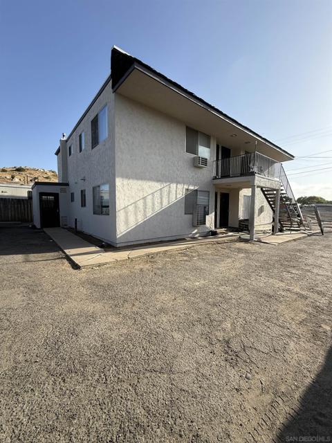 1219 Linalda Dr, El Cajon CA: https://media.crmls.org/mediaz/251693dd-6b5f-4a7e-81b1-8da1d16bf84b.jpg