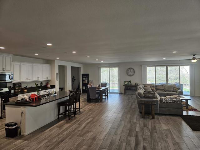 34885 Heartland Lane, Murrieta CA: https://media.crmls.org/mediaz/251698be-51af-4994-9c28-ff2880e31f2c.jpg