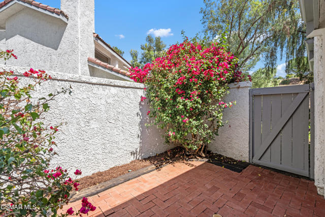 6848 Poppyview Drive, Oak Park CA: https://media.crmls.org/mediaz/25171cf6-b171-4e8e-86fb-c7b95c820159.jpg