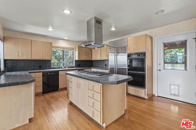 3740 Multiview Drive, Los Angeles CA: https://media.crmls.org/mediaz/2518005a-1e2f-43ef-9cfa-b1e9f58a80ad.jpg