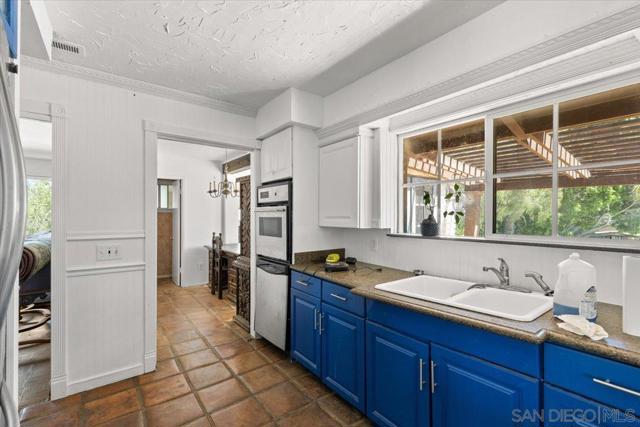 31659 61 Rocking Horse Rd, Escondido CA: https://media.crmls.org/mediaz/2518e066-3053-4a0a-9955-ce3ee30f4b00.jpg