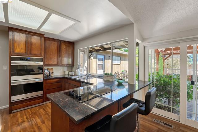 Image 24 of 47 For 2651 Tamalpais Dr