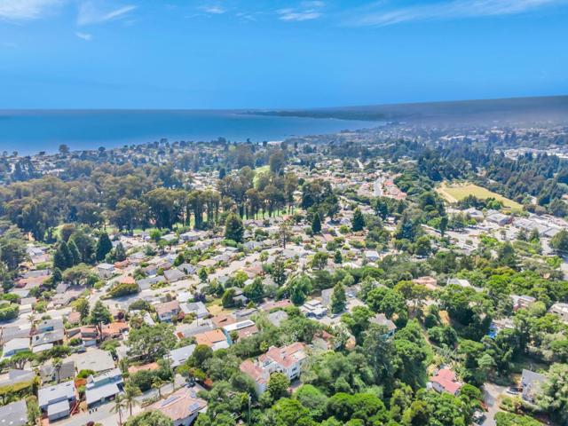 425 Vista Del Mar Drive, Aptos CA: https://media.crmls.org/mediaz/2519966f-2dcb-4f08-8f57-b1386c10b14b.jpg